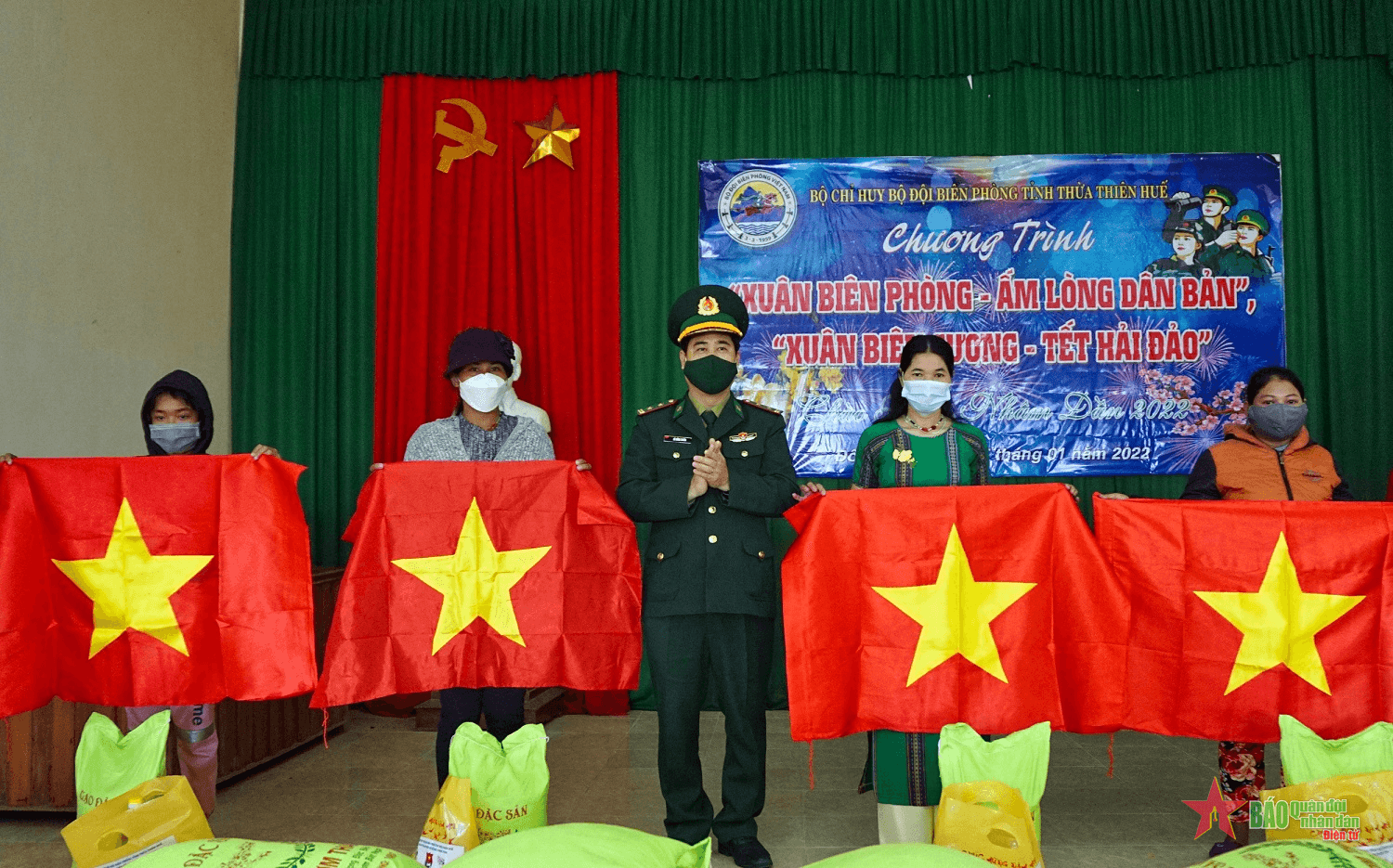 “Xuân biên phòng ấm lòng dân bản” tại Thừa Thiên Huế