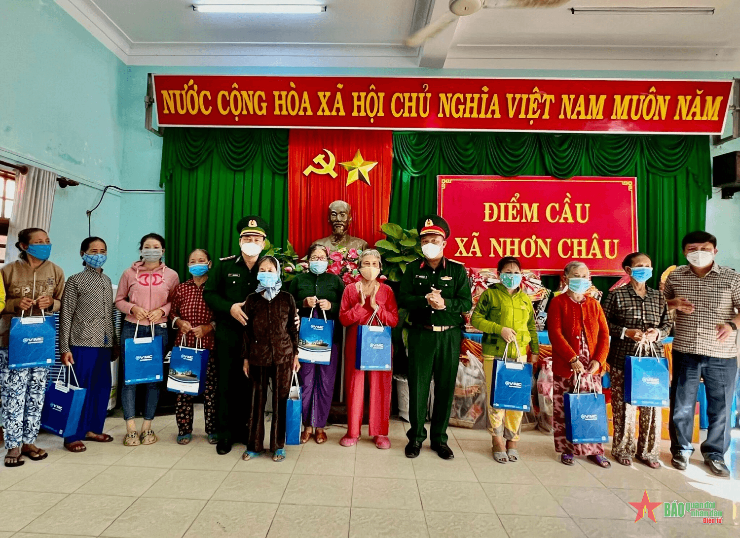 Lãnh đạo tỉnh Bình Định thăm, chúc Tết quân và dân xã đảo tiền tiêu Nhơn Châu