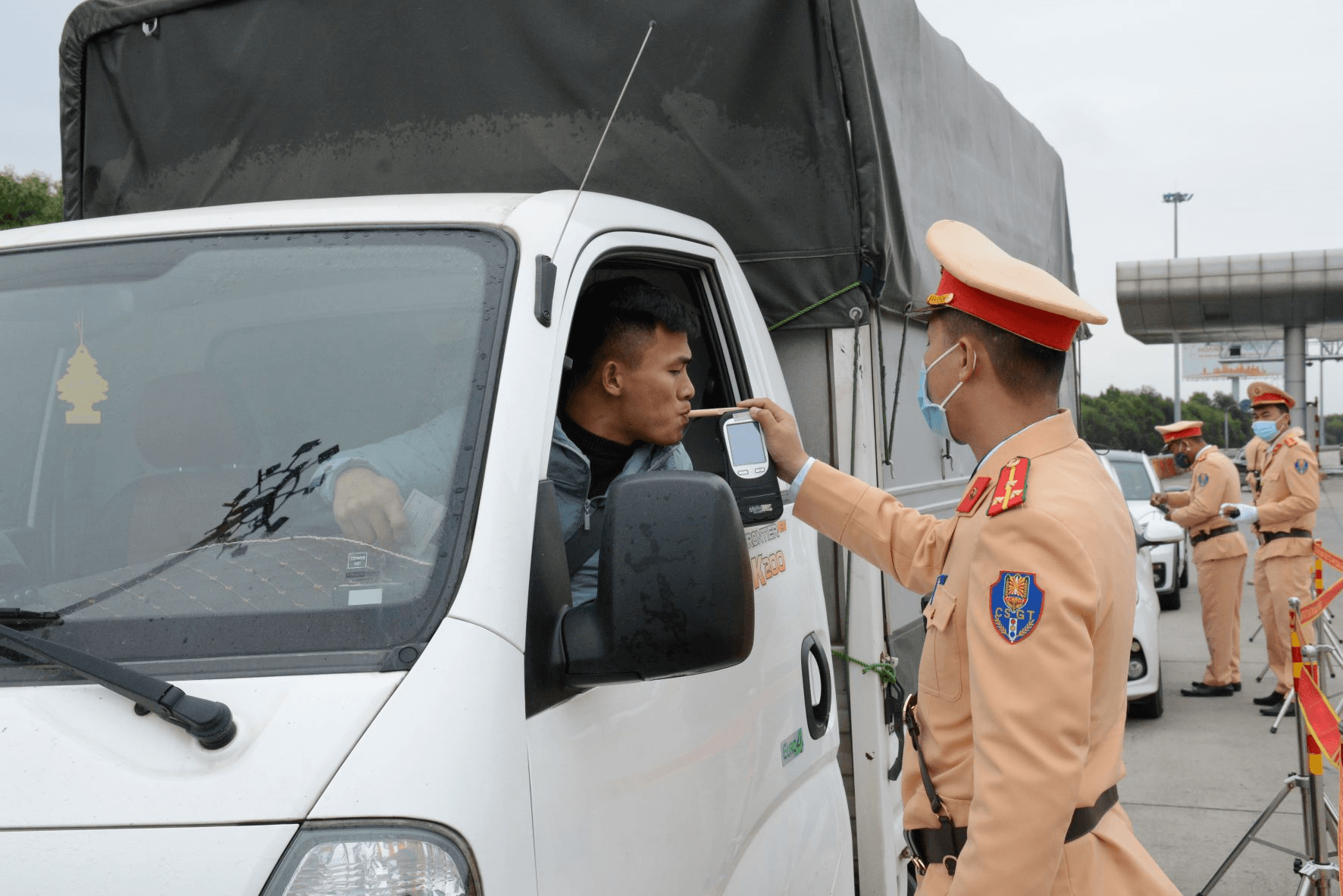Nhiều giải pháp duy trì trật tự an toàn giao thông