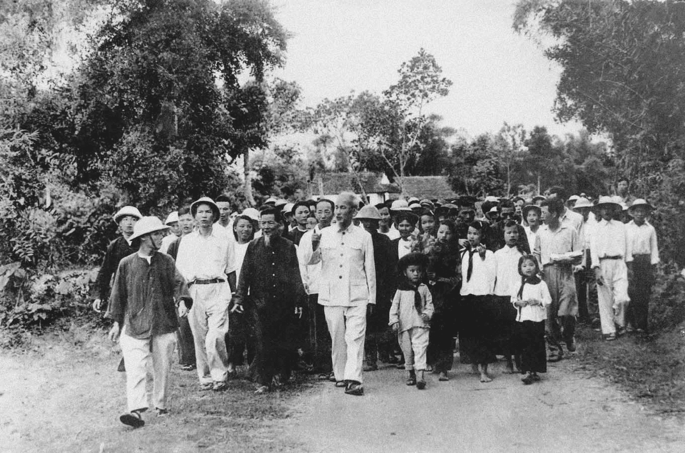 Ngày 13-2-1962: Bác Hồ căn dặn đồng bào, cán bộ phải có “tinh thần mạnh dạn, dám nghĩ dám làm”