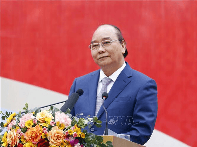 Chủ tịch nước Nguyễn Xuân Phúc trao quà Tết cho các hộ nghèo tại Đà Nẵng