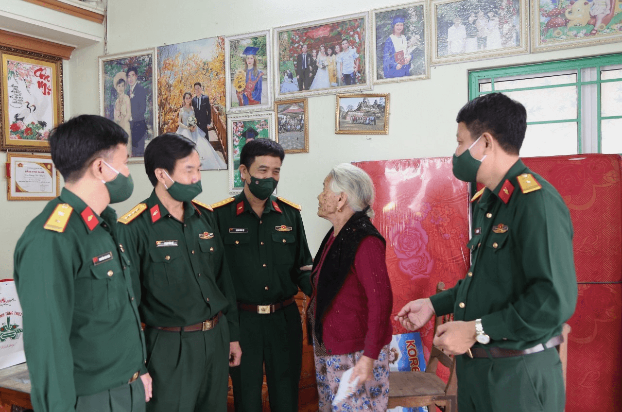 Xuân ấm áp, Tết nghĩa tình