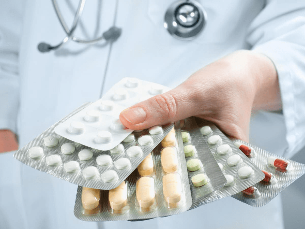 Bộ Y tế yêu cầu các đơn vị không để thiếu thuốc, tăng giá thuốc đột biến dịp Tết Nguyên đán 2022