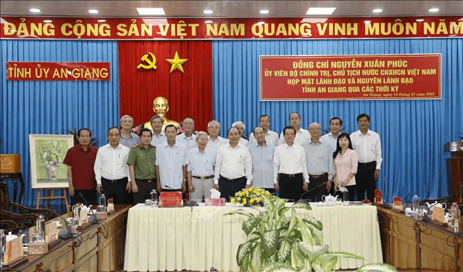 Chủ tịch nước Nguyễn Xuân Phúc gặp mặt, chúc Tết các đồng chí nguyên lãnh đạo tỉnh An Giang