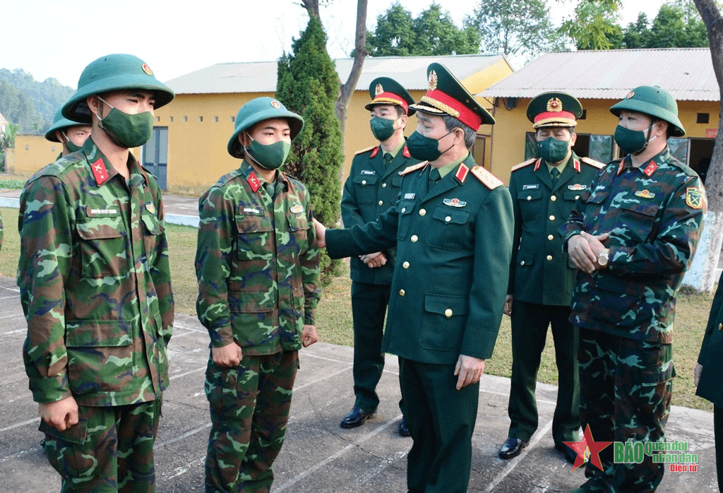 Thượng tướng Đỗ Căn kiểm tra, thăm và chúc Tết các đơn vị