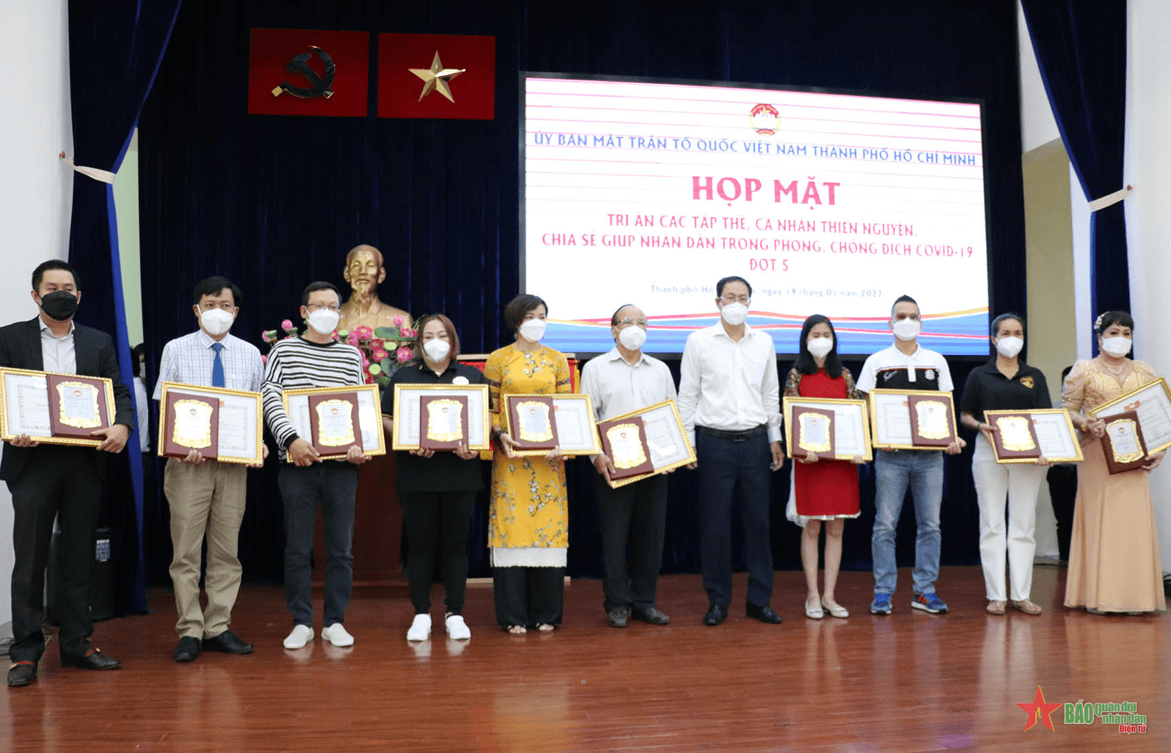 TP Hồ Chí Minh tri ân 100 tập thể đóng góp tích cực cho công tác phòng, chống dịch bệnh