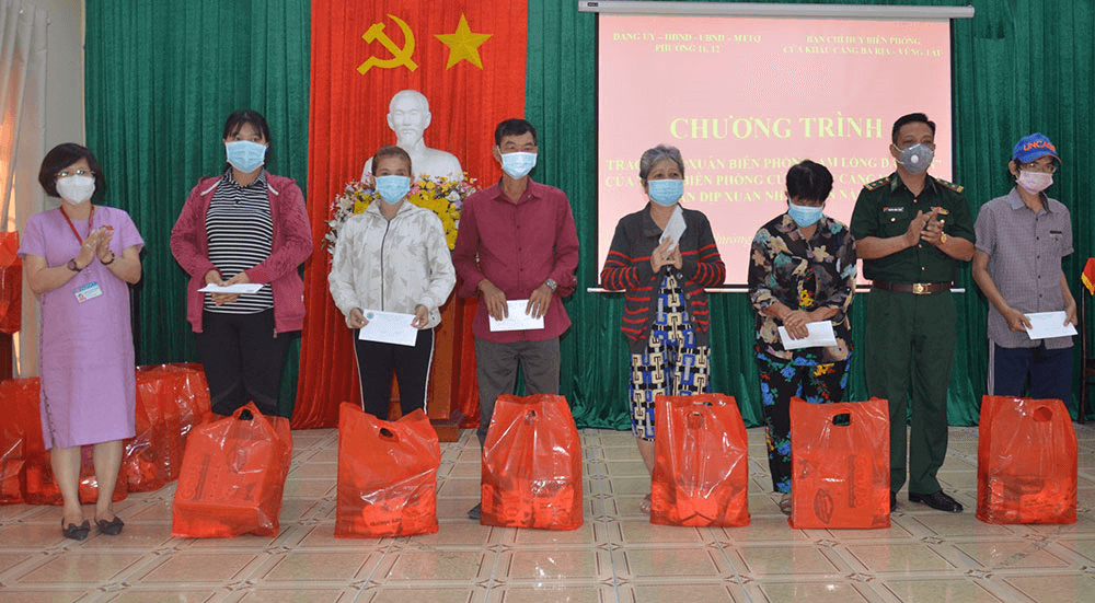 Hoạt động ý nghĩa chăm lo Tết cho người nghèo nơi biên giới