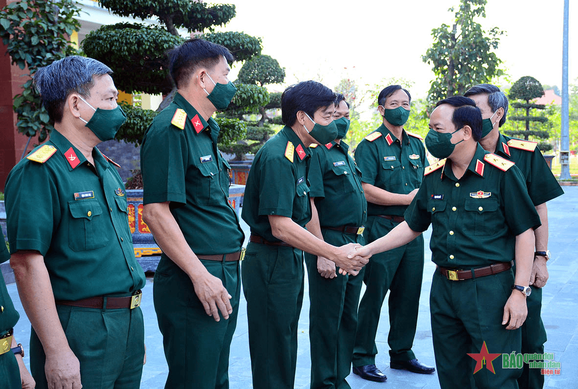 Lãnh đạo Tổng cục Chính trị thăm, chúc Tết các đơn vị Quân đoàn 4