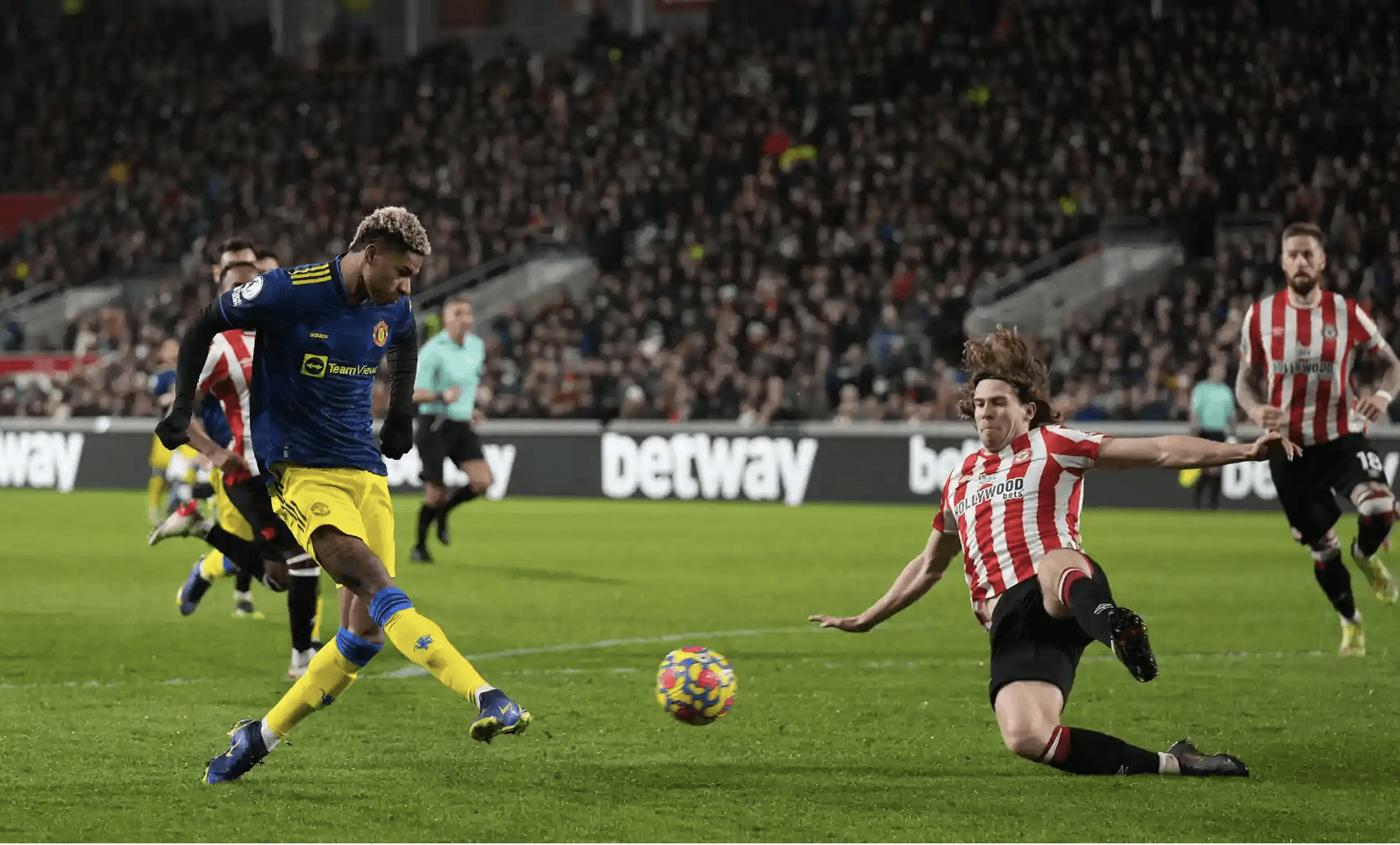 Kết quả bóng đá Brentford vs MU: “Quỷ đỏ” có thêm 3 điểm ở trận đá bù vòng 17