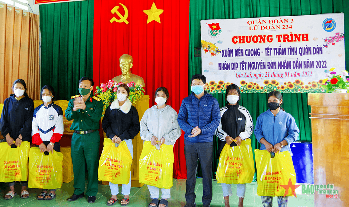 Lữ đoàn Pháo phòng không 234 tổ chức Chương trình “Xuân biên cương-Thắm tình quân dân”