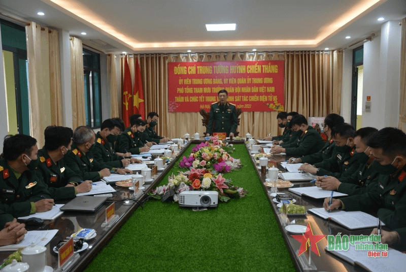 Trung tướng Huỳnh Chiến Thắng thăm, chúc Tết Trung tâm 95, Cục Tác chiến điện tử