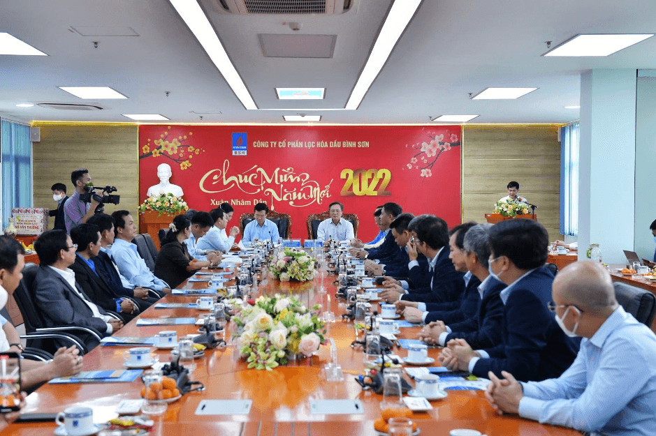 Thường trực Ban Bí thư Võ Văn Thưởng thăm và làm việc tại nhà máy lọc dầu Dung Quất