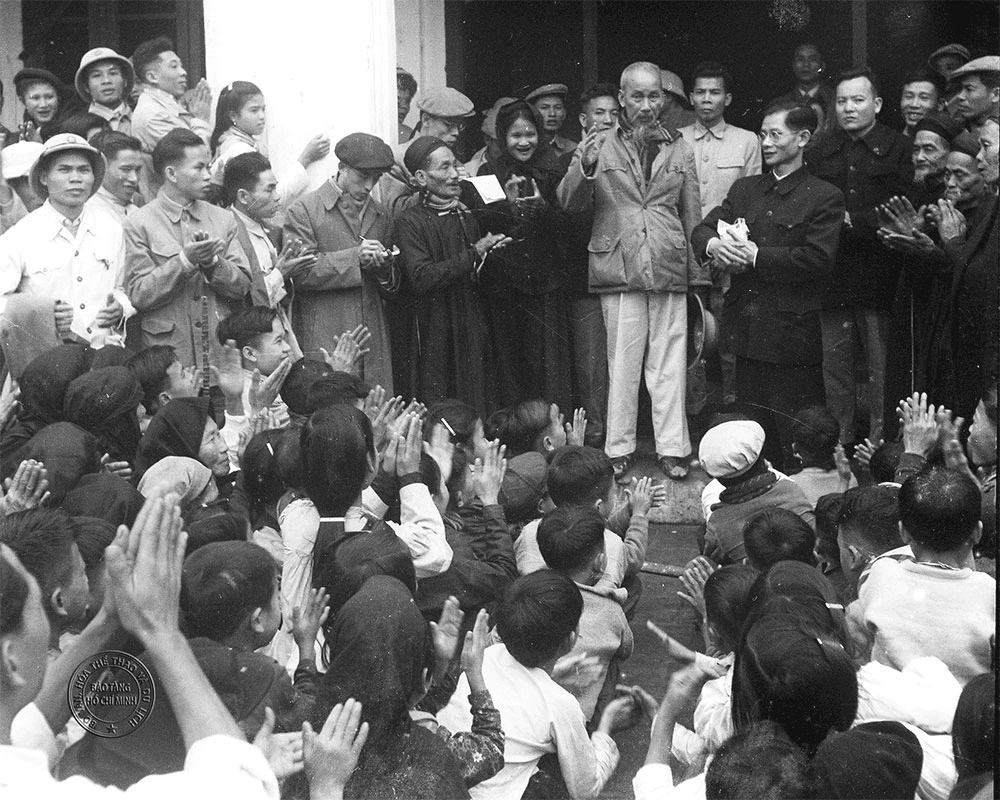 Triển lãm ảnh “Đất nước vào xuân”
