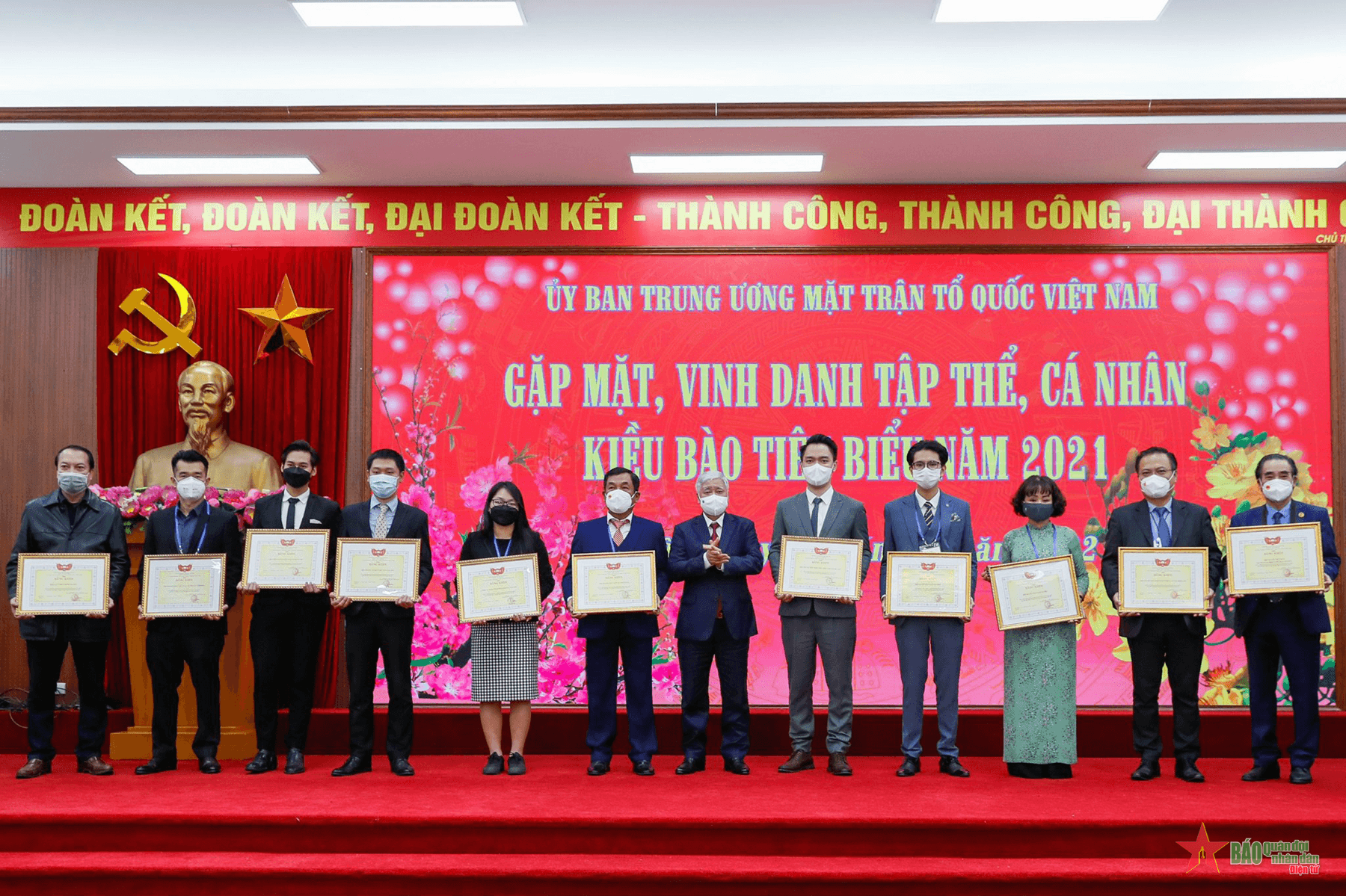 Gặp mặt, vinh danh tập thể, cá nhân kiều bào tiêu biểu năm 2021