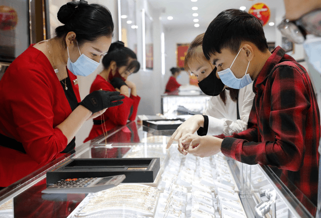 Vàng tăng giá trong phiên cuối tuần