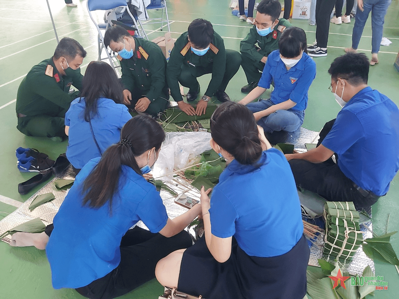 Nha Trang trao 70 suất quà “Xuân khu 5 đoàn kết, Tết thắm tình quân dân”