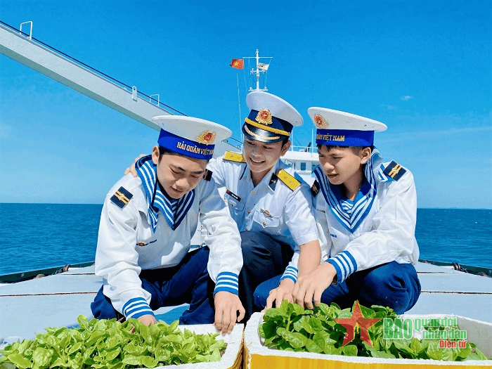 Đón Tết giữa trùng khơi