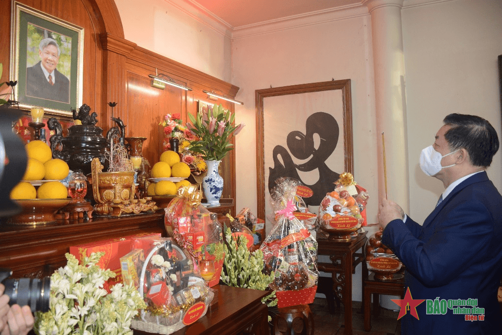 Trưởng ban Tuyên giáo Trung ương Nguyễn Trọng Nghĩa chúc Tết gia đình các đồng chí nguyên lãnh đạo Đảng, Nhà nước