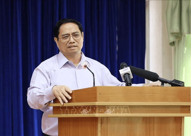 Thủ tướng Phạm Minh Chính chúc Tết, tặng quà cán bộ, y sĩ, bác sĩ nhân viên y tế Thành phố Hồ Chí Minh
