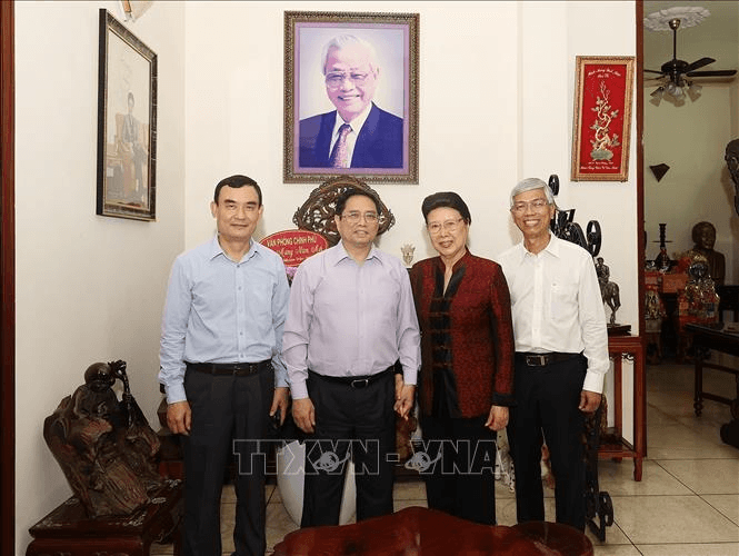 Thủ tướng Phạm Minh Chính dâng hương tưởng niệm các đồng chí nguyên lãnh đạo Chính phủ