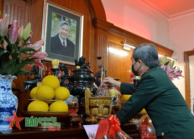 Thượng tướng Đỗ Căn chúc Tết gia đình các đồng chí nguyên Chủ nhiệm Tổng cục Chính trị