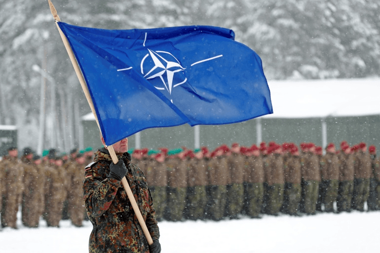 NATO trong trò chơi “bên miệng hố chiến tranh”