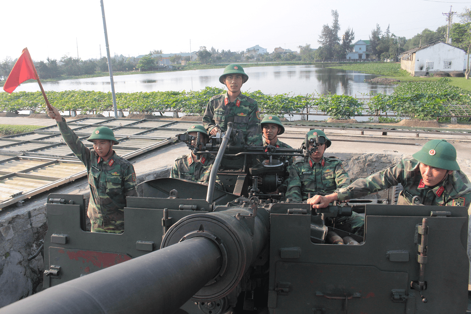 Xuân về trên trận địa “canh trời”