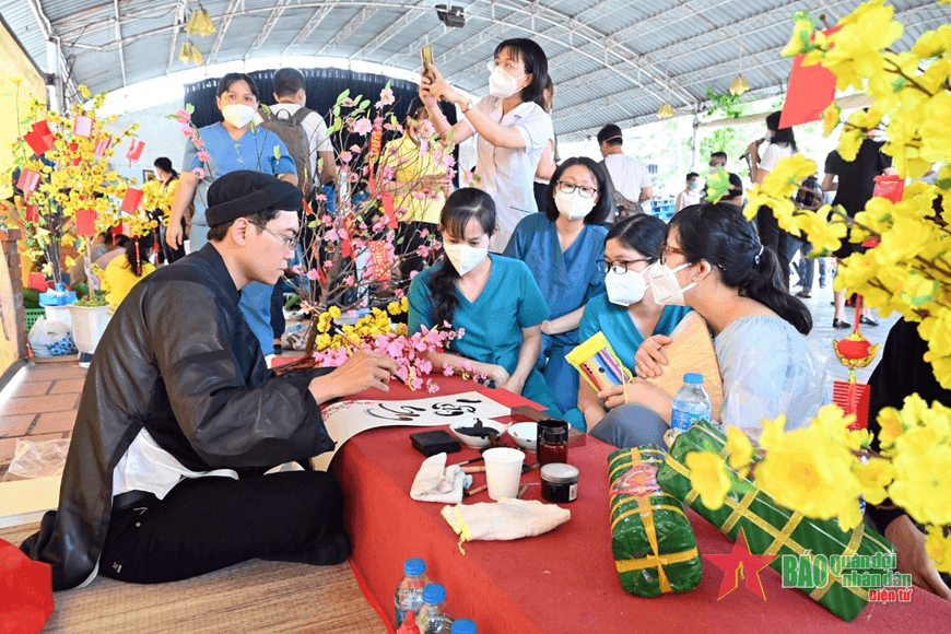 Nỗ lực, quyết tâm nơi điều trị Covid-19 ngày đầu xuân mới