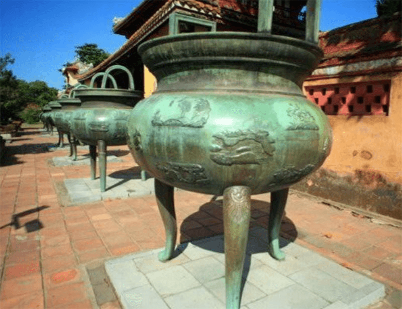 Hình tượng con hổ khắc trên Cửu đỉnh triều Nguyễn ở Cố đô Huế