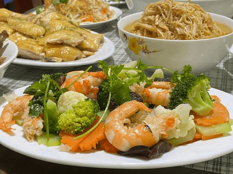 Giai nhân Hà Thành gìn giữ hồn mâm cỗ Tết xưa