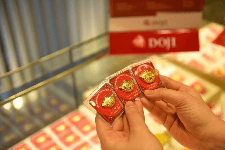 Giá vàng hôm nay 7-2: Vàng trong nước chạm mốc 63 triệu đồng/ lượng