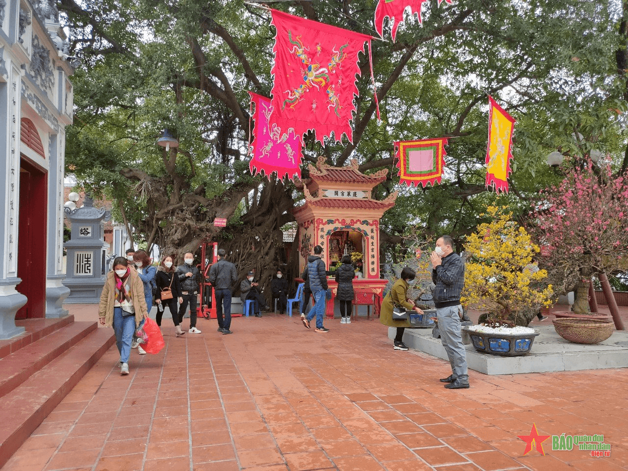 Phủ Tây Hồ (Hà Nội) mở cửa đón du khách trở lại