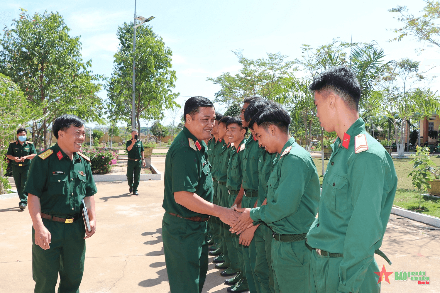 Thủ trưởng Bộ tư lệnh Quân khu 7 thăm, động viên Đội K72