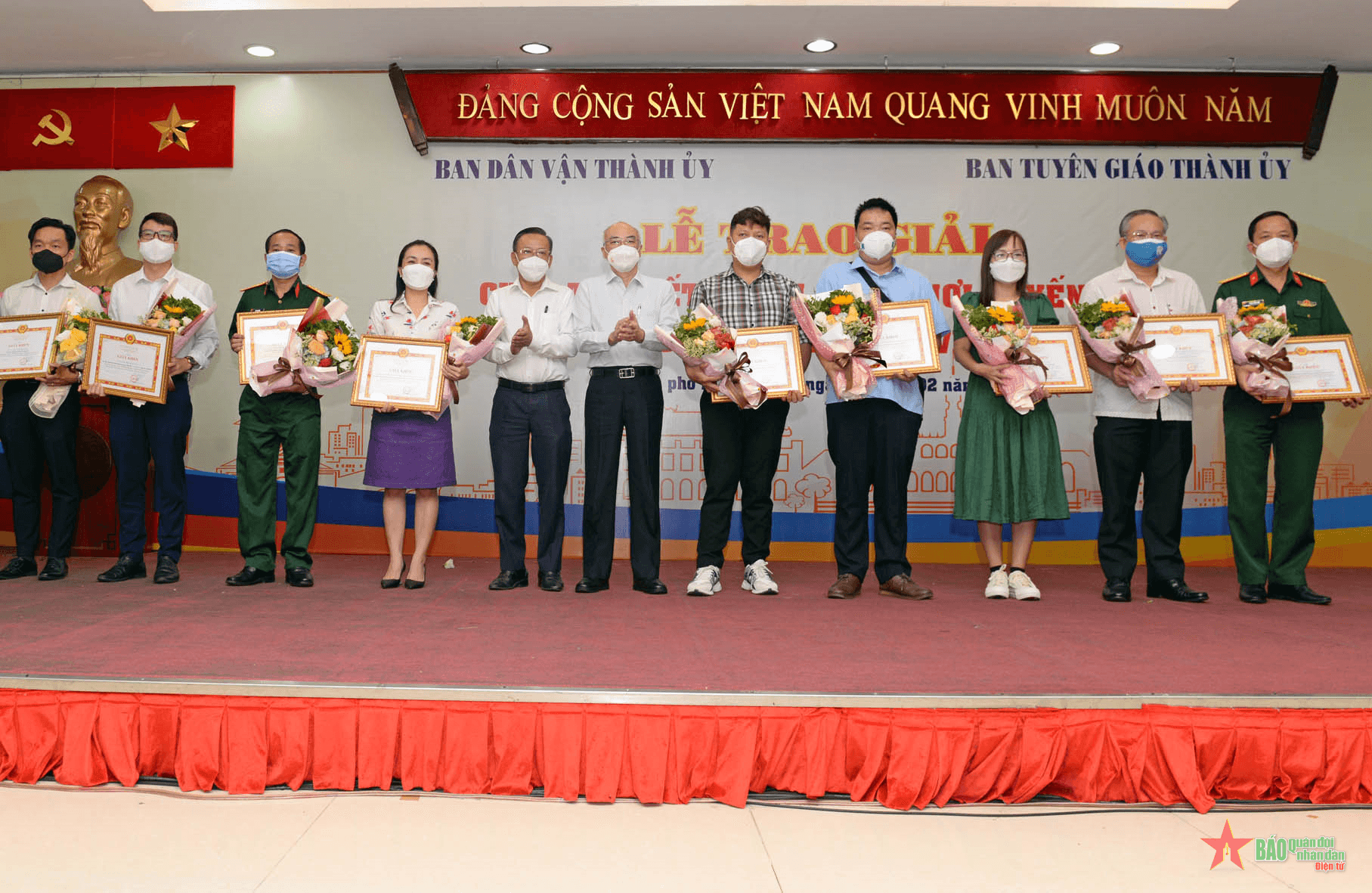 Báo Quân đội nhân dân giành nhiều giải tại Cuộc thi viết “Tình người nơi tuyến đầu phòng, chống dịch Covid-19”