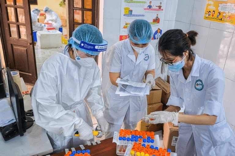 Covid hôm nay sáng 12-2: Hà Nội không còn phường, xã “vùng cam"; Hải Dương F0 tăng kỷ lục