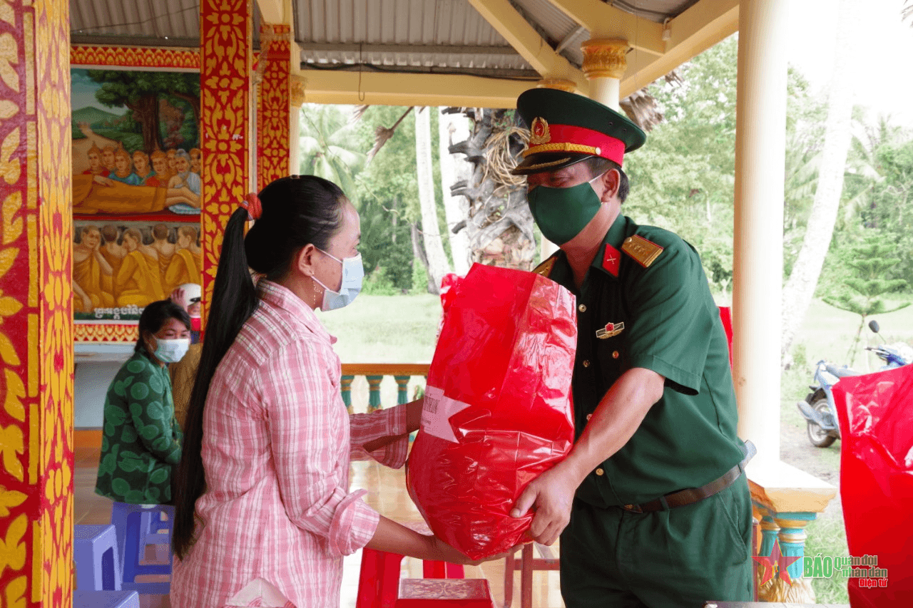 Quân-dân đồng lòng chống dịch