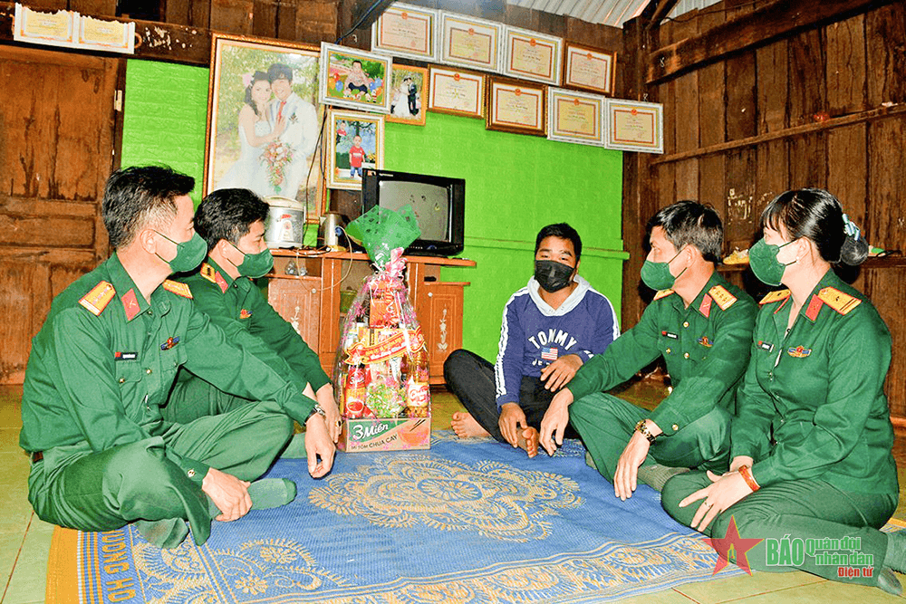 Lo Tết cho dân!
