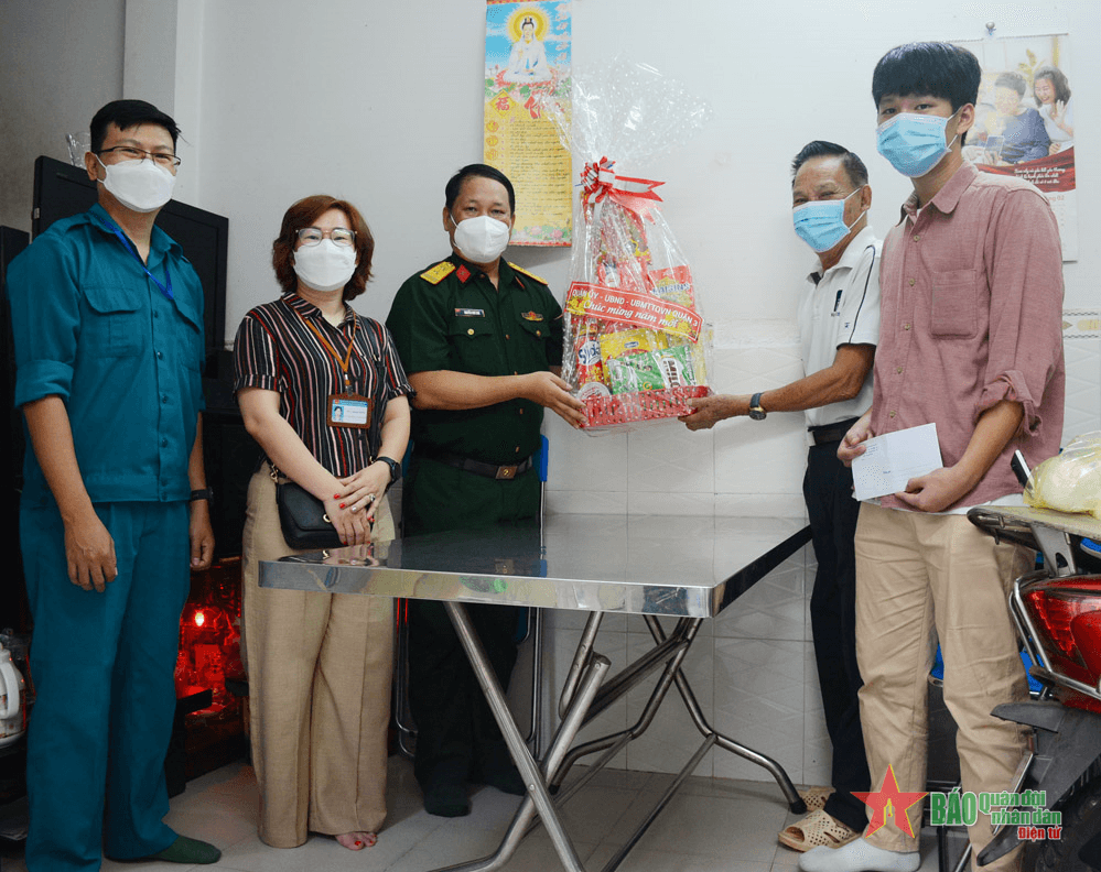 “Cầu thủ” bóng rổ tình nguyện vào quân ngũ