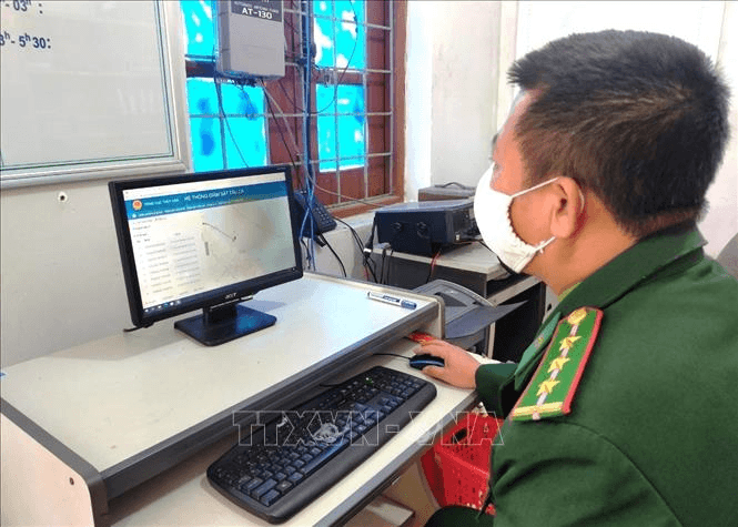 Cứu nạn kịp thời 11 ngư dân khi tàu bị chìm trên biển tại Quảng Bình
