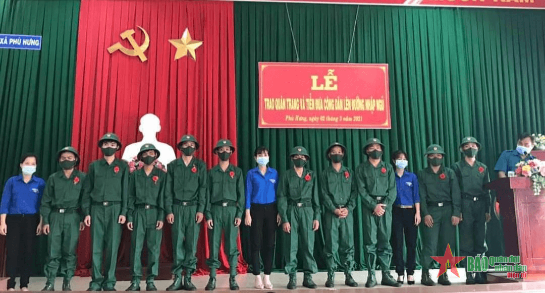 Buổi lễ ý nghĩa đối với thanh niên lên đường nhập ngũ