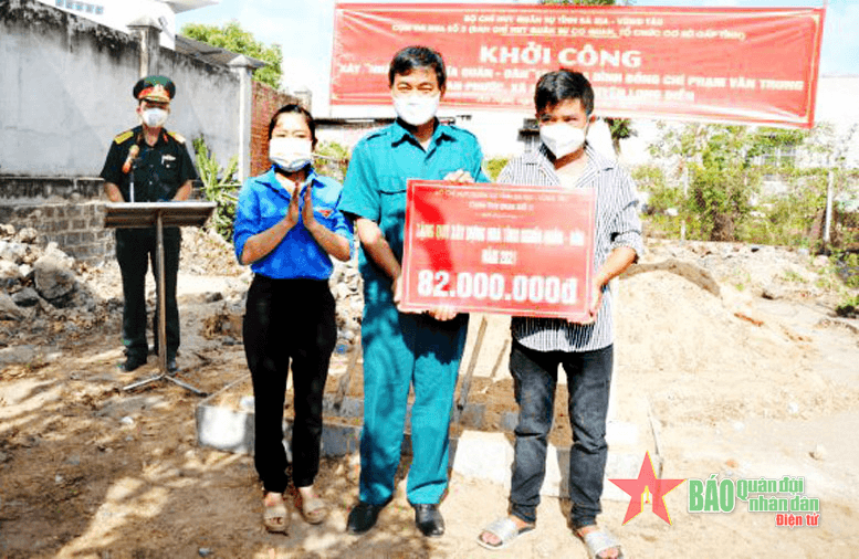 Khởi công xây tặng “Nhà tình nghĩa quân - dân”