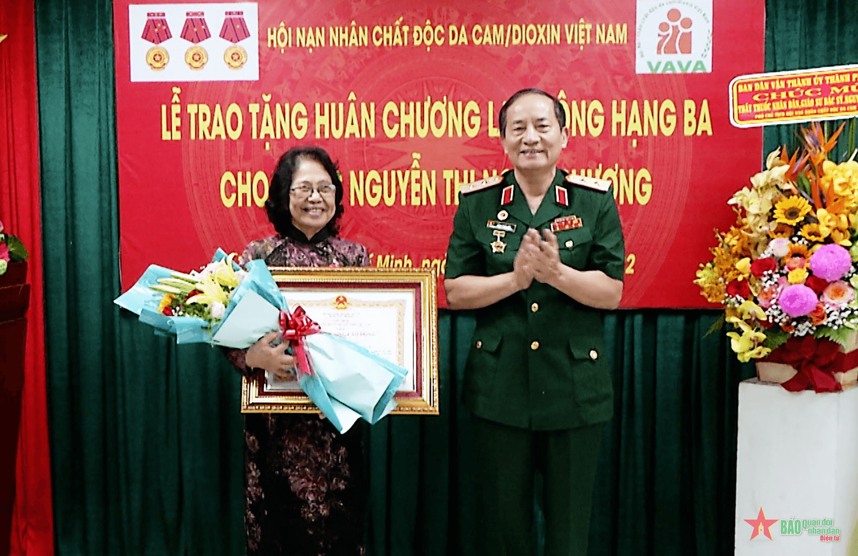 Giáo sư, Bác sĩ Nguyễn Thị Ngọc Phượng đón nhận Huân chương Lao động hạng Ba