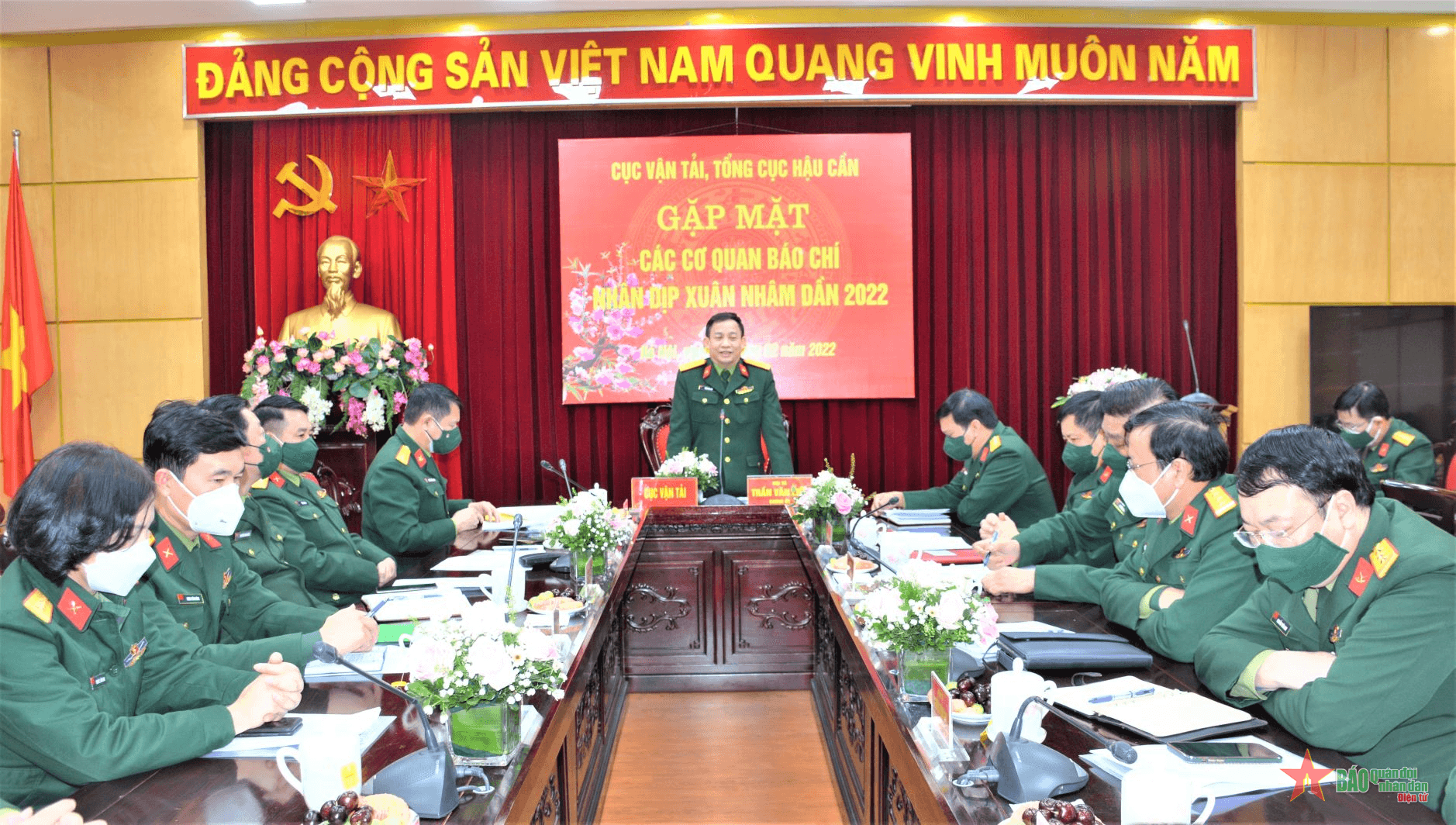 Bộ đội vận tải chuyển hàng triệu lượt người đi cách ly và hàng chục nghìn lượt cán bộ quân y đi chống dịch