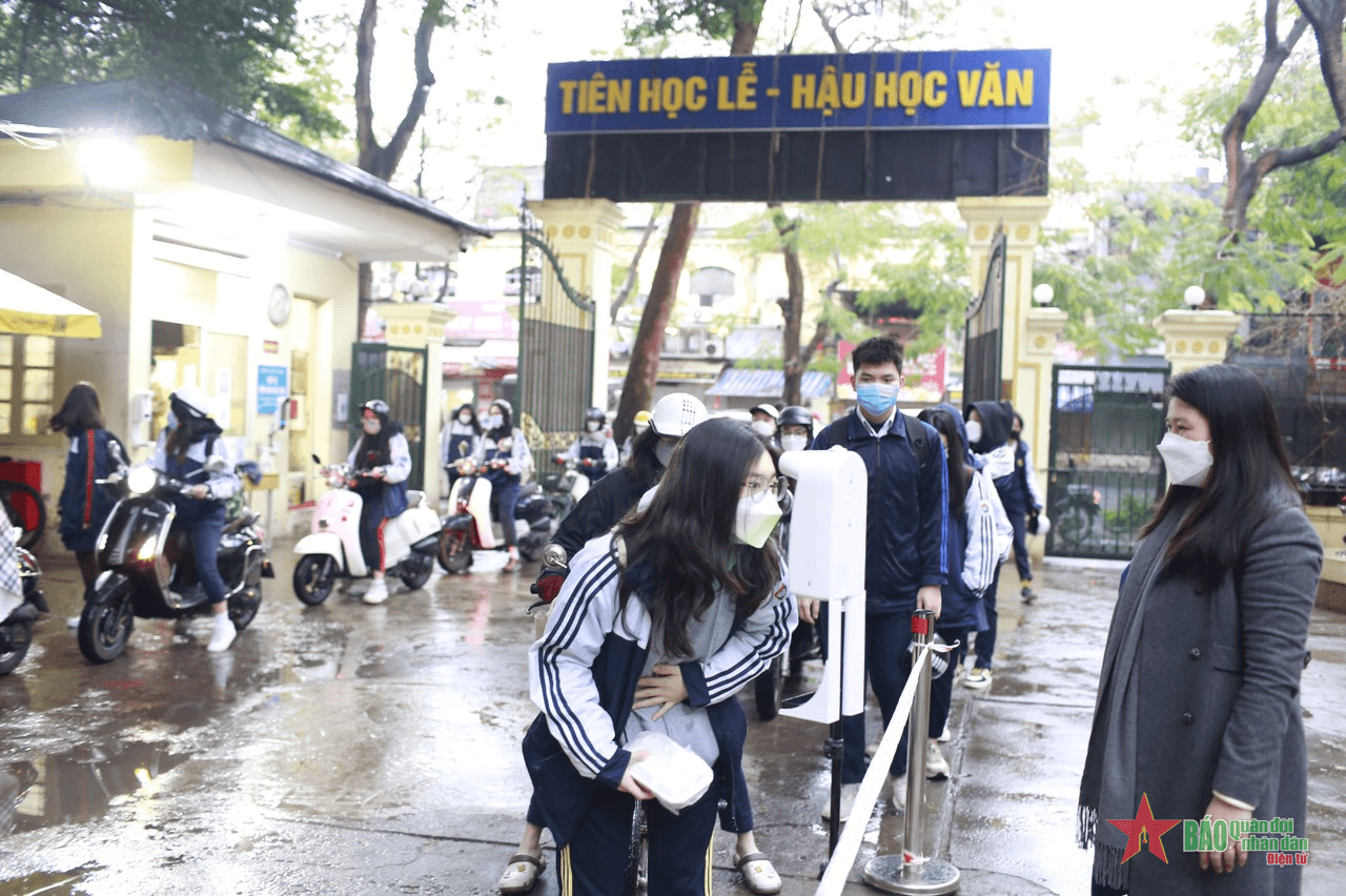 Thành ủy Hà Nội yêu cầu tổ chức các phương án học trực tiếp hiệu quả và an toàn