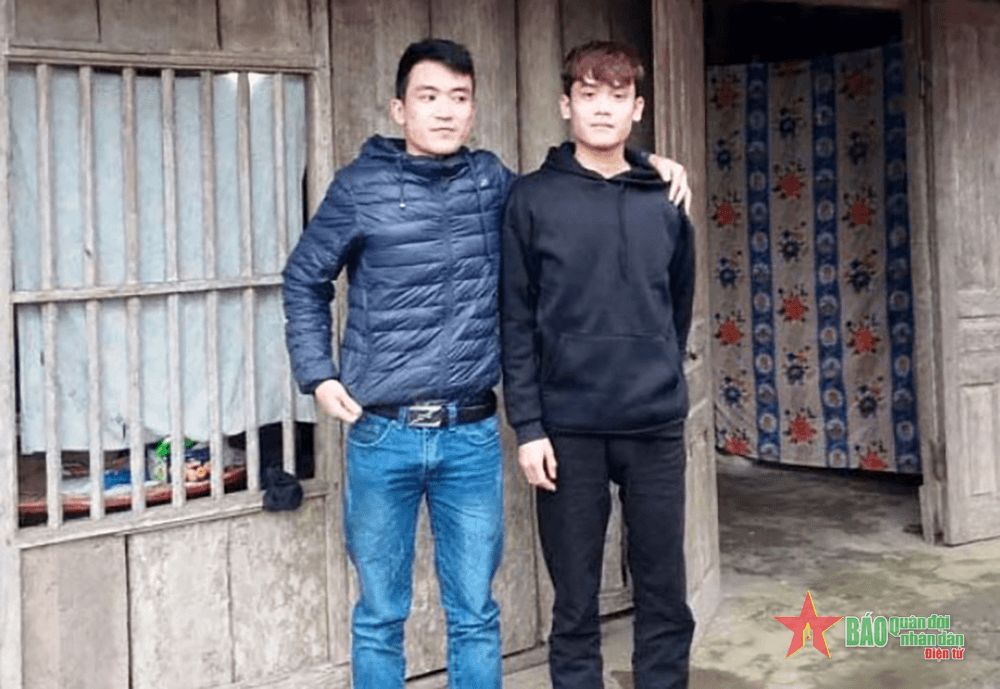 Anh em ruột cùng tình nguyện nhập ngũ