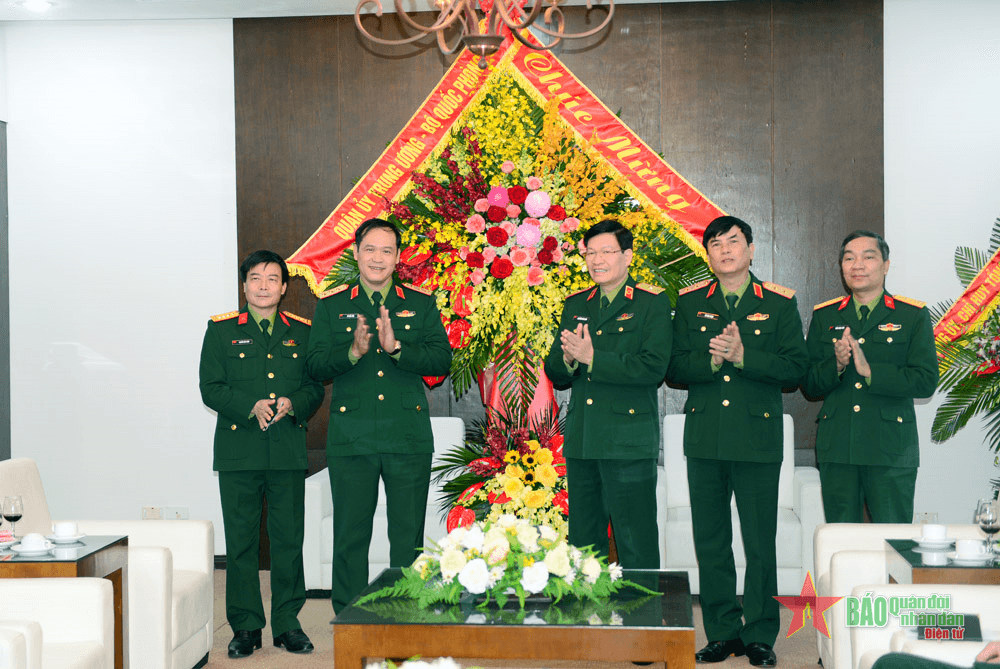Thượng tướng Vũ Hải Sản thăm chúc mừng các đơn vị quân y