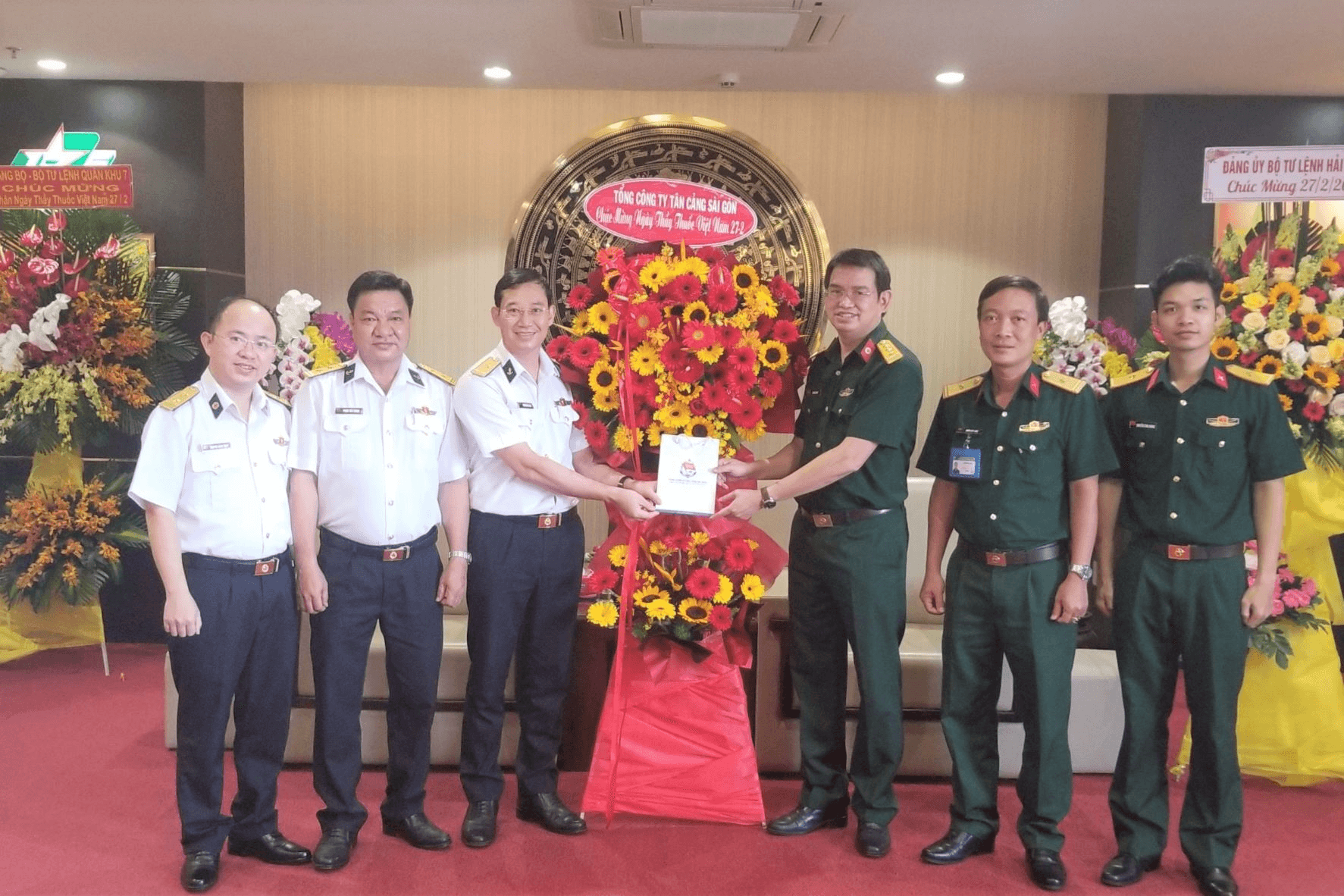 Tổng công ty Tân Cảng Sài Gòn chúc mừng Ngày Thầy thuốc Việt Nam
