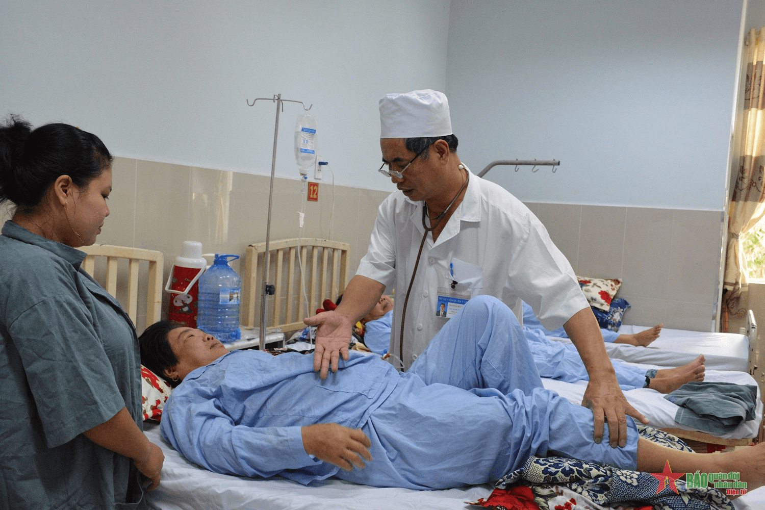 Đồng hành, chia sẻ với ngành y tế