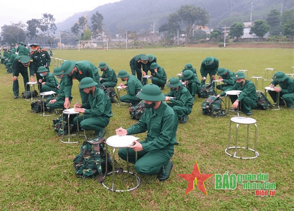 Phản ánh nội dung những ngày đầu về đơn vị của các chiến sĩ mới