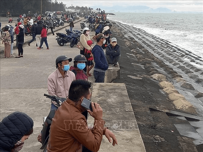 Huy động mọi phương tiện, nhân lực để tìm kiếm cứu nạn người và phương tiện trong vụ tai nạn